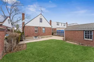 1119 Theodora St, Franklin Square, NY 11010 - Photo 14