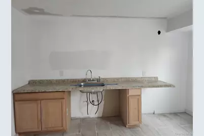 624 Montauk Highway, West Islip, NY 11795 - Photo 4