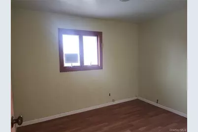 624 Montauk Highway, West Islip, NY 11795 - Photo 16