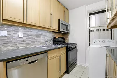 102-12 65th Avenue #D17, Forest Hills, NY 11375 - Photo 6