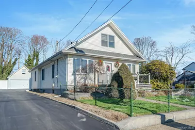 4 W William Street, Bay Shore, NY 11706 - Photo 2