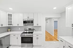 25 Lincoln Ave, Ronkonkoma, NY 11779 - Photo 4