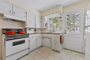 32 Harrison Dr, Larchmont, NY 10538 - Photo 6