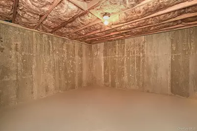 40 Knoll Lane, Levittown, NY 11756 - Photo 20