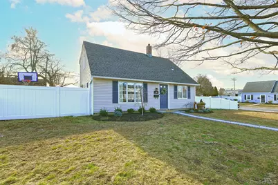 40 Knoll Lane, Levittown, NY 11756 - Photo 2