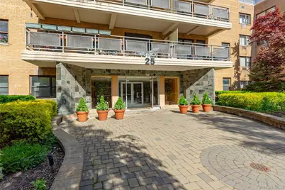 25 Park Place #2G, Great Neck, NY 11021 - Photo 1