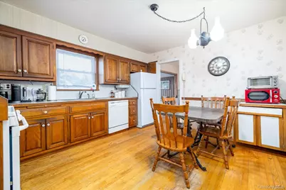 31 Alden Court, Malverne, NY 11565 - Photo 8