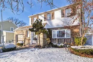 31 Alden Ct, Malverne, NY 11565 - Photo 2