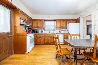 31 Alden Court, Malverne, NY 11565 - Photo 6