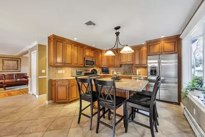 274 Collington Drive, Ronkonkoma, NY 11779 - Photo 4