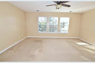 21 Virginia Pine #21, Bay Shore, NY 11706 - Photo 4