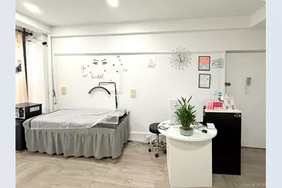 1220 Lexington Avenue #2E, New York, NY 10028 - Photo 6