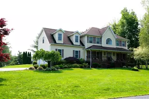 7 Victorian Ct, Milton, NY 12547 - Photo 2
