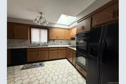 1926 Midlane Road, Syosset, NY 11791 - Photo 16