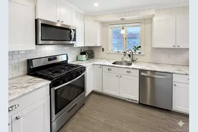 120 Clinton Avenue, Patchogue, NY 11772 - Photo 8