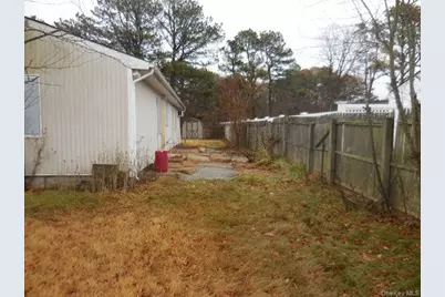 2 Hollow Street, Bellport, NY 11713 - Photo 4