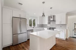 3 Adelaide Park, Center Moriches, NY 11934 - Photo 2