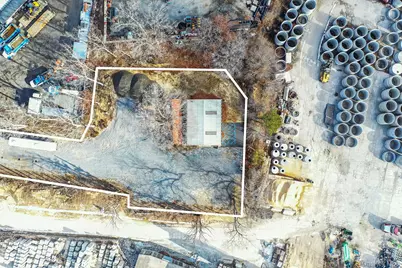 1807 Middle Road, Calverton, NY 11933 - Photo 4