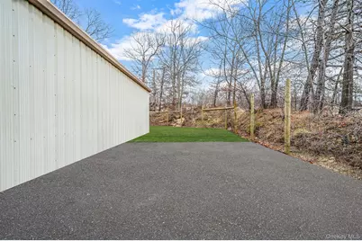 1807 Middle Road, Calverton, NY 11933 - Photo 8