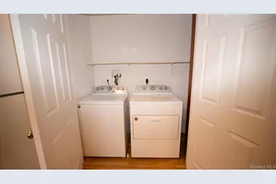 15 Westminister Lane, West Islip, NY 11795 - Photo 8