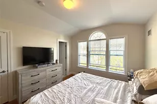 30 Sintsink Dr, Port Washington, NY 11050 - Photo 8