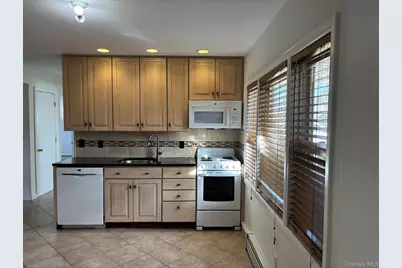 26 Polo Lane, Westbury, NY 11590 - Photo 2