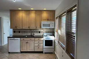 26 Polo Ln, Westbury, NY 11590 - Photo 2