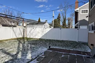 26 Polo Ln, Westbury, NY 11590 - Photo 16