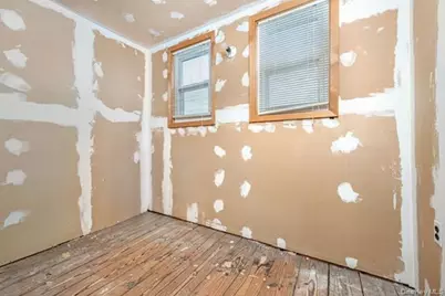 84 Bay Avenue, Hicksville, NY 11801 - Photo 12