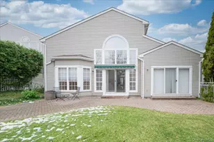 205 Windwatch Dr, Hauppauge, NY 11788 - Photo 42