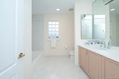 205 Windwatch Drive, Hauppauge, NY 11788 - Photo 38