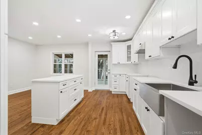 1649 Lurting Avenue, Bronx, NY 10461 - Photo 8