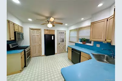 [Address not provided], Hicksville, NY 11801 - Photo 6
