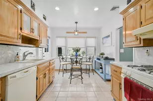 60 E Fort Hill Rd, Yonkers, NY 10710 - Photo 8