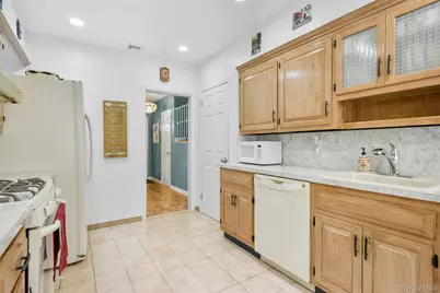 60 E Fort Hill Road, Yonkers, NY 10710 - Photo 10