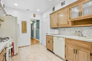 60 E Fort Hill Rd, Yonkers, NY 10710 - Photo 10