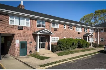 92 South Clinton Avenue #2G, Bay Shore, NY 11706 - Photo 1