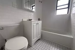 160 S Middle Neck Rd, Great Neck, NY 11021 - Photo 18