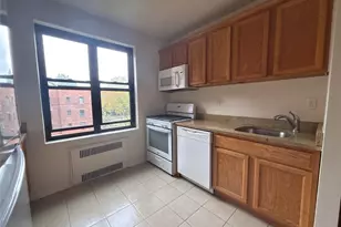 160 S Middle Neck Rd, Great Neck, NY 11021 - Photo 10