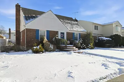 38 Irving Lane, New Hyde Park, NY 11040 - Photo 2