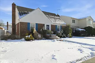 38 Irving Ln, New Hyde Park, NY 11040 - Photo 2