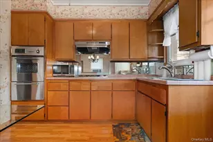 38 Irving Ln, New Hyde Park, NY 11040 - Photo 12