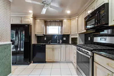 89 Devoe Avenue, Yonkers, NY 10705 - Photo 10