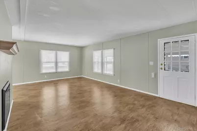 525-183 Riverleigh Avenue #183, Riverhead, NY 11901 - Photo 6