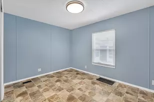 525-183 Riverleigh Ave, Riverhead, NY 11901 - Photo 10