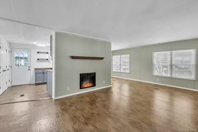 525-183 Riverleigh Avenue #183, Riverhead, NY 11901 - Photo 2