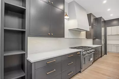 523 Long Beach Road, Nissequogue, NY 11780 - Photo 12