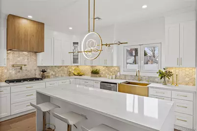 182 Friends Lane, Westbury, NY 11590 - Photo 18