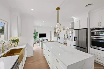 182 Friends Lane, Westbury, NY 11590 - Photo 22