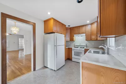 249 Aka 247 Roberts Avenue, Yonkers, NY 10703 - Photo 10